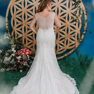 AMAZING Wedding Dress- Lace SHEER LOW back!
